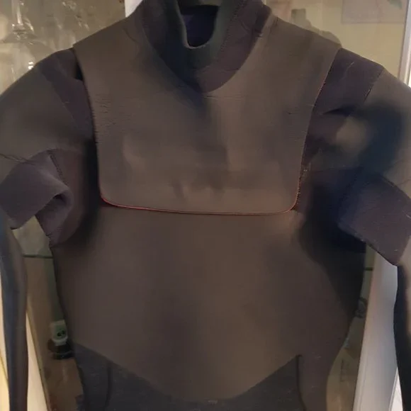 Wetsuit - Picture 2 of 6